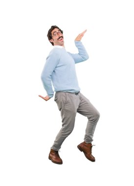 Dans deli delikanlı. Tam vücut kesme kişi beyaz arka plan.