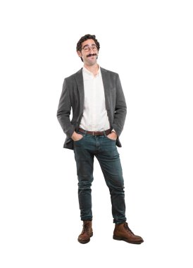 çılgın genç gurur poz. Tam vücut kesme kişi beyaz arka plan.