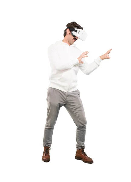 Jovem Louco Com Óculos Realidade Virtual Pessoa Corte Corpo Inteiro — Fotografia de Stock