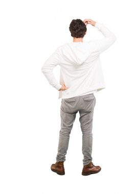 karışık düşünme genç deli adam. Tam vücut kesme kişi beyaz arka plan.