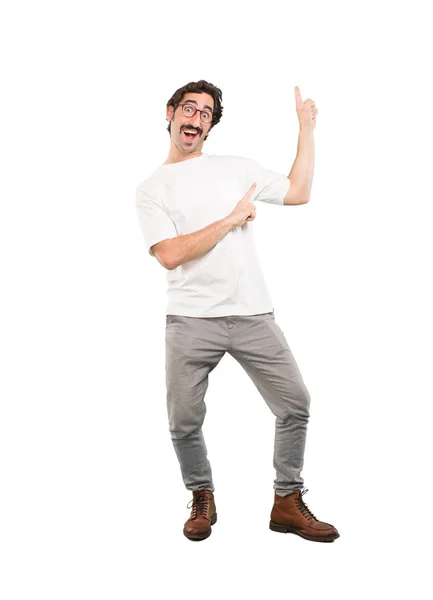 Joven Loco Apuntando Lugar Vacío Para Presentar Concepto Corte Cuerpo —  Fotos de Stock