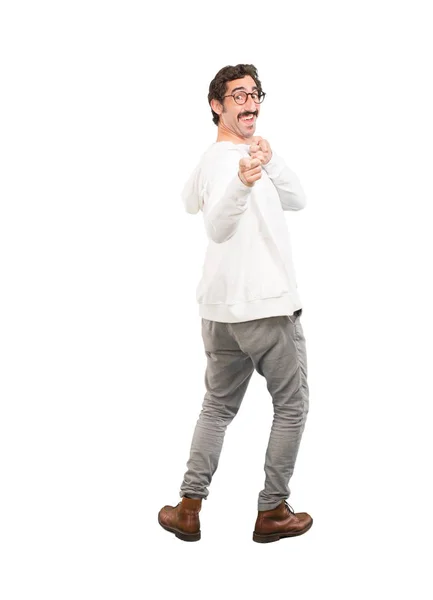 Joven Loco Apuntando Lugar Vacío Para Presentar Concepto Corte Cuerpo — Foto de Stock