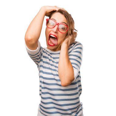 deli ifade ile genç güzel kadın