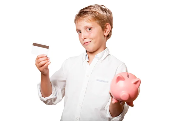白い背景に 貯金箱を保持している金髪の少年 — ストック写真