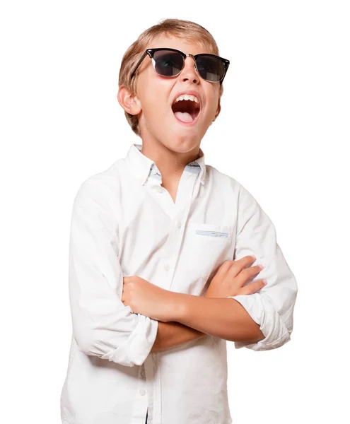 Jovem Menino Orgulhoso Com Óculos Sol Sobre Fundo Branco — Fotografia de Stock