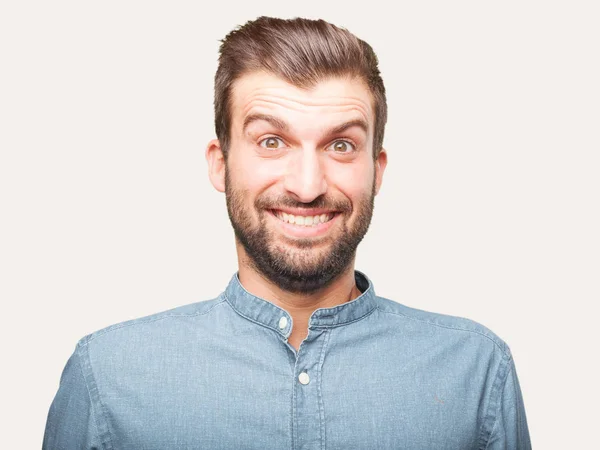 Joven Hombre Guapo Sorprendido Sorprendido Expresión Usando Una Camiseta Azul — Foto de Stock