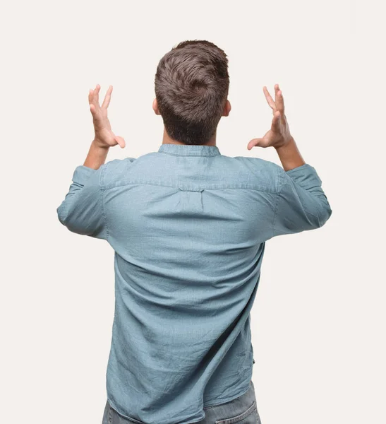 Homem Bonito Jovem Camisa Jeans Azul Pose Traseira Expressão Frustrada — Fotografia de Stock