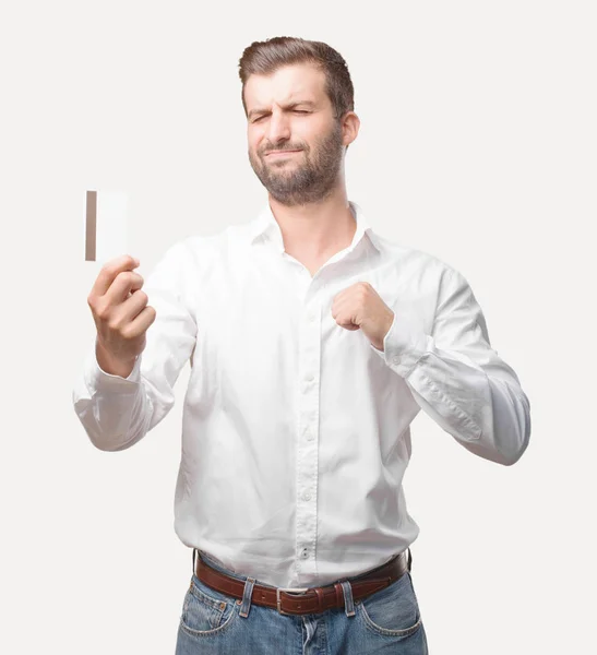 Homem Bonito Jovem Com Cartão Crédito Vestindo Uma Camisa Branca — Fotografia de Stock