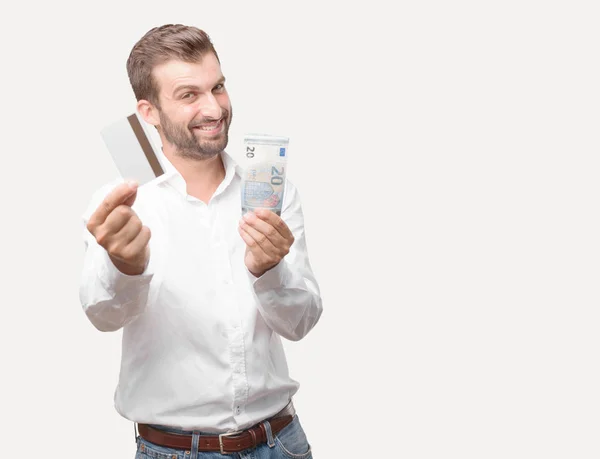 Молодий Красивий Чоловік Кредитною Карткою Євро Банкнотами Білій Сорочці Щасливий — стокове фото