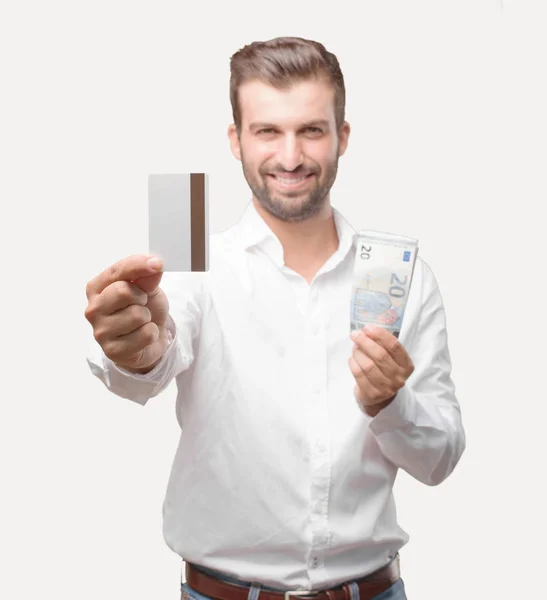 Jonge Knappe Man Met Een Credit Card Euro Biljetten Dragen — Stockfoto