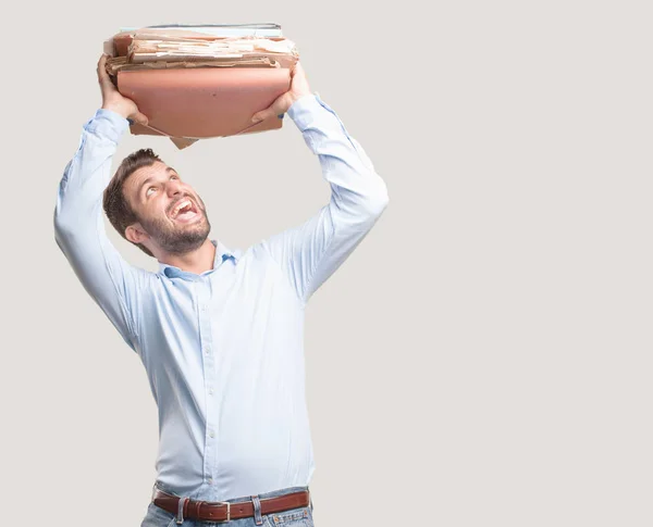 Joven Hombre Guapo Sosteniendo Una Torre Documentos Archivos Con Una — Foto de Stock