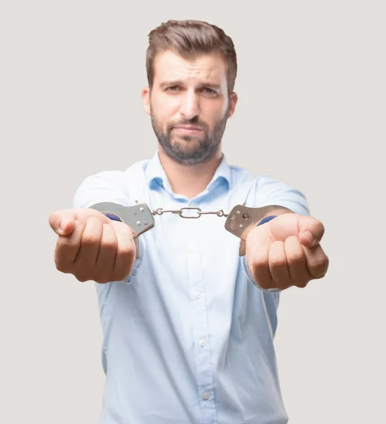 Ein Junger Gutaussehender Mann Mit Handschellen Und Blauem Shirt Person — Stockfoto