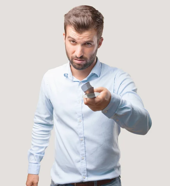 Joven Hombre Guapo Estresado Sosteniendo Cuchillo Con Camiseta Azul Persona — Foto de Stock