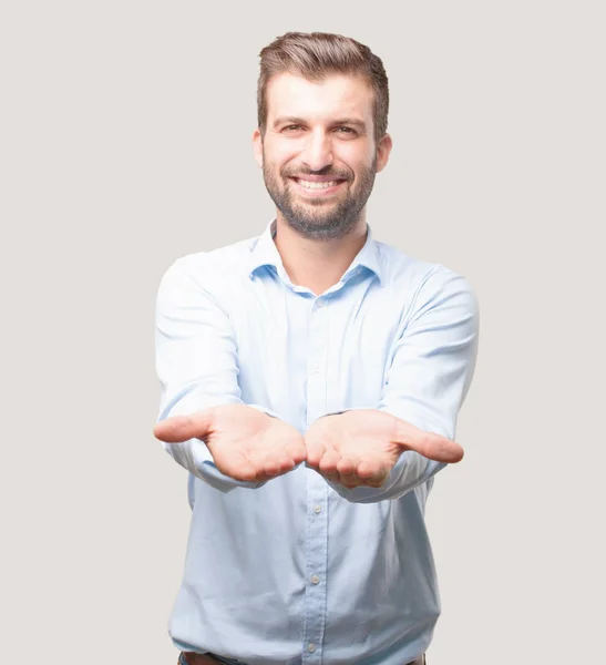 Homem Bonito Jovem Camisa Azul Mostrando Sinal Expressão Feliz Espaço — Fotografia de Stock