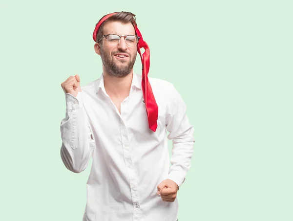 Jeune Homme Beau Dansant Shirt Blanc Célébrant Expression Avec Une — Photo