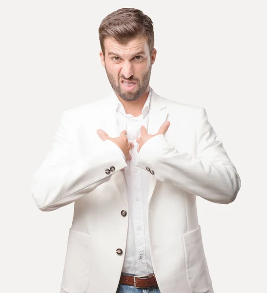 Молодой Привлекательный Бизнесмен Смущен Одет Белый Пиджак Несогласен Выражением Человек — стоковое фото