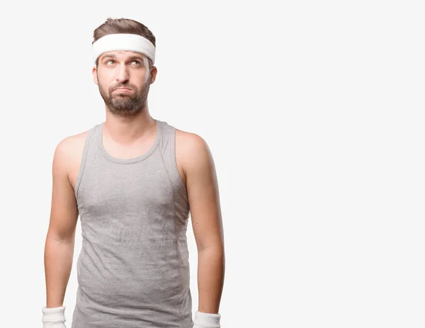 Joven Deportista Guapo Pose Aburrida Con Camiseta Gris Persona Aislada — Foto de Stock