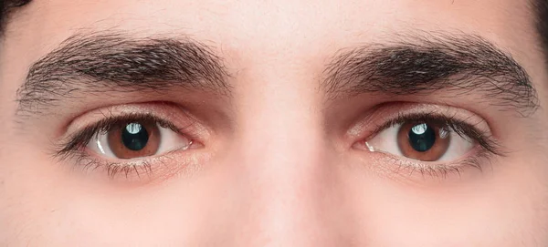 Joven Hansome Feliz Hombre Ojos Cerca — Foto de Stock