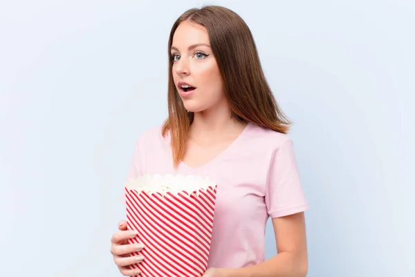 Young Red Head Woman Flat Wall Popconrs Bucket — Stock Photo, Image