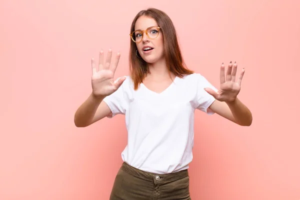 Young Red Head Woman Feeling Stupefied Scared Fearing Something Frightening — Stock Photo, Image