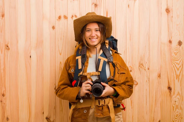 Jong Mooi Reiziger Vrouw Met Een Foto Camera — Stockfoto