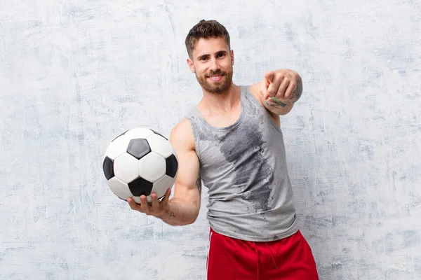 Young Handosme Man Flat Color Wall Soccer Ball Sport Concept — Stock Photo, Image