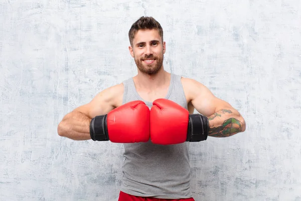 Hombre Joven Handosme Boxeo Contra Concepto Deporte Pared Color Plano —  Fotos de Stock