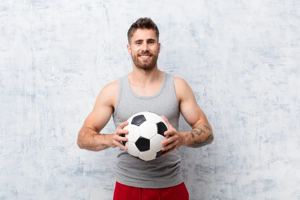 Junger Handballer Gegen Flache Wand Mit Fußball Sportkonzept — Stockfoto