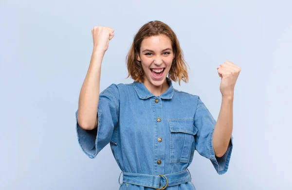 Young Blonde Woman Shouting Triumphantly Looking Excited Happy Surprised Winner — 스톡 사진