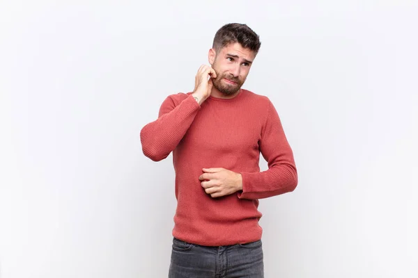 Jovem Handosme Homem Sentindo Estressado Frustrado Cansado Esfregando Pescoço Doloroso — Fotografia de Stock