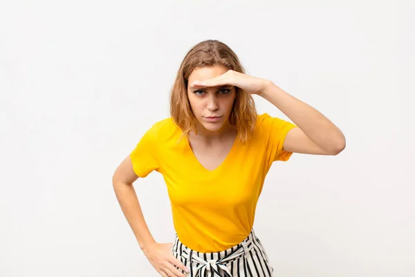 Young Blonde Woman Looking Bewildered Astonished Hand Forehead Looking Far — 스톡 사진