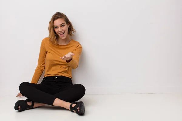 Young Blonde Woman Smiling Looking Happy Confident Friendly Offering Handshake — Stock Photo, Image