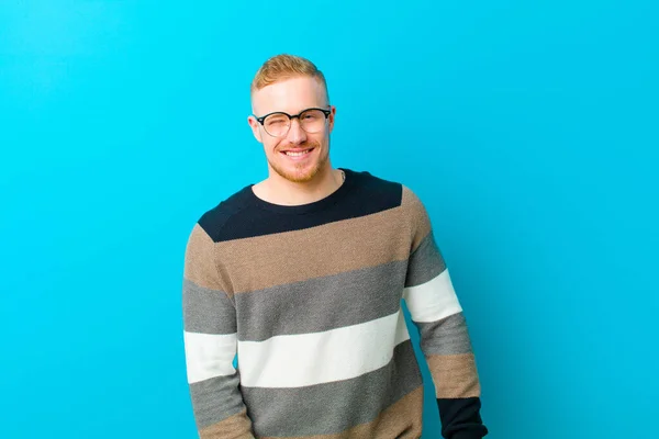 Joven Hombre Rubio Mirando Feliz Amable Sonriendo Guiñando Ojo Usted —  Fotos de Stock