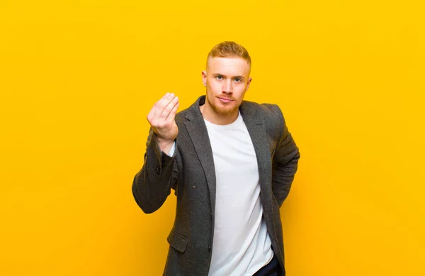 Junger Blonder Geschäftsmann Der Schockiert Erstaunt Und Mit Offenem Mund — Stockfoto