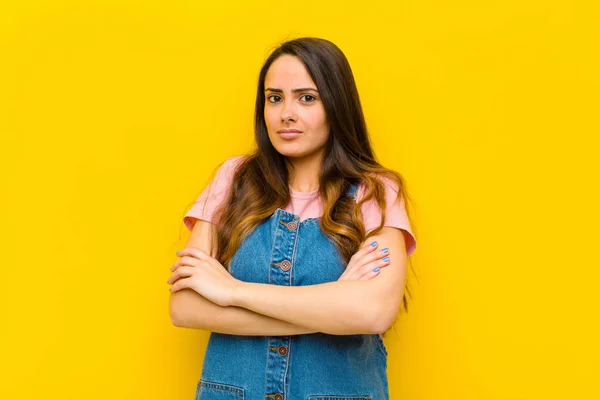 Jonge Mooie Vrouw Shrugging Zich Verward Onzeker Twijfelen Met Armen — Stockfoto