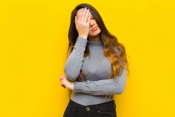 Jonge Mooie Vrouw Kijken Gestrest Beschaamd Boos Met Een Hoofdpijn — Stockfoto