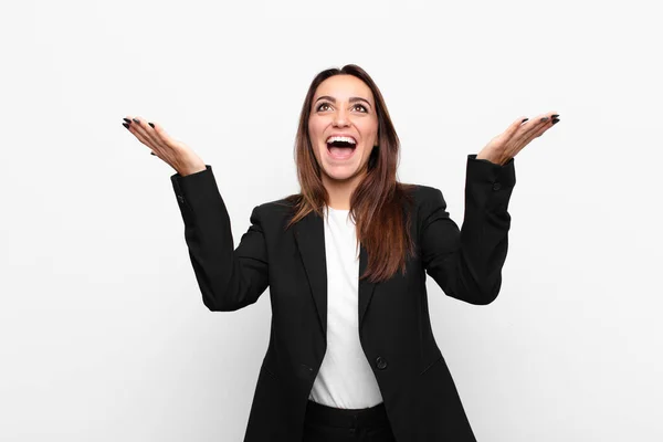 Ung Söt Affärskvinna Känner Sig Glad Förvånad Lycklig Och Förvånad — Stockfoto