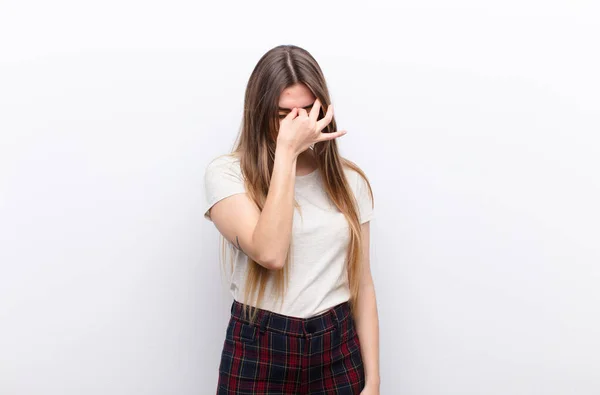 Junge Hübsche Frau Fühlt Sich Gestresst Unglücklich Und Frustriert Berührt — Stockfoto