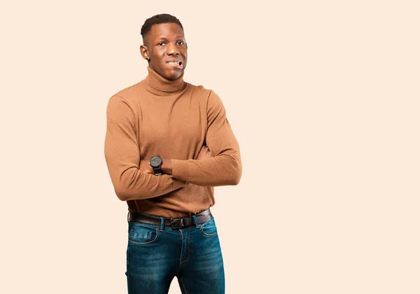 Молодий Афроамериканський Чорний Чоловік Сумнівається Або Думає Кусає Губу Відчуває — стокове фото