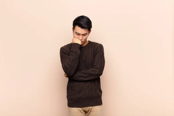 Young Chinese Man Feeling Serious Thoughtful Concerned Staring Sideways Hand — Stock Photo, Image