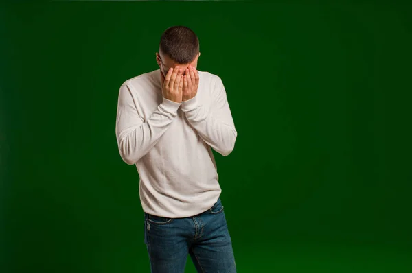 Jovem Bonito Homem Sentindo Triste Frustrado Nervoso Deprimido Cobrindo Rosto — Fotografia de Stock