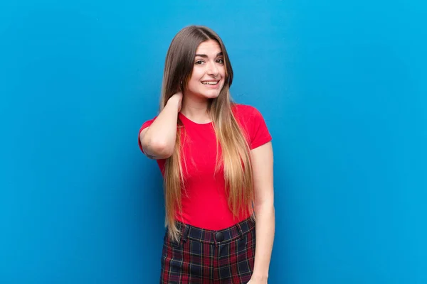 Joven Bonita Mujer Riendo Alegre Con Confianza Con Una Sonrisa — Foto de Stock