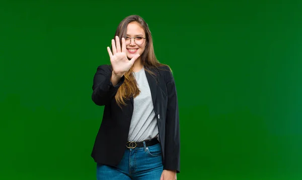 Jonge Mooie Vrouw Glimlachen Kijken Vriendelijk Tonen Nummer Vier Vierde — Stockfoto