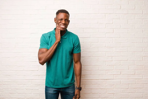 Junger Afrikanisch Amerikanischer Schwarzer Mann Hält Wange Und Leidet Unter — Stockfoto