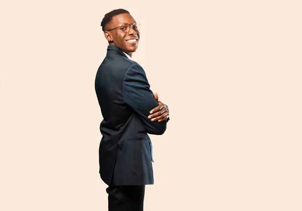 Афроамериканець Бізнесмен Який Весело Посміхається Відчуває Себе Щасливим Задоволеним Розслабленим — стокове фото