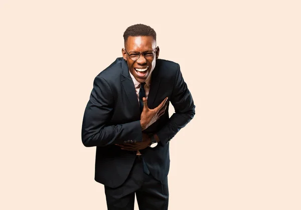Африканский Американский Бизнесмен Громко Смеется Над Какой Смешной Шуткой Чувствуя — стоковое фото