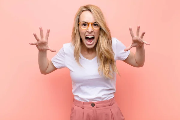 Young Pretty Blonde Woman Screaming Panic Anger Shocked Terrified Furious — Stock Photo, Image