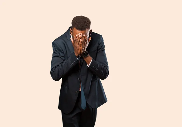 Empresário Afro Americano Sentindo Triste Frustrado Nervoso Deprimido Cobrindo Rosto — Fotografia de Stock
