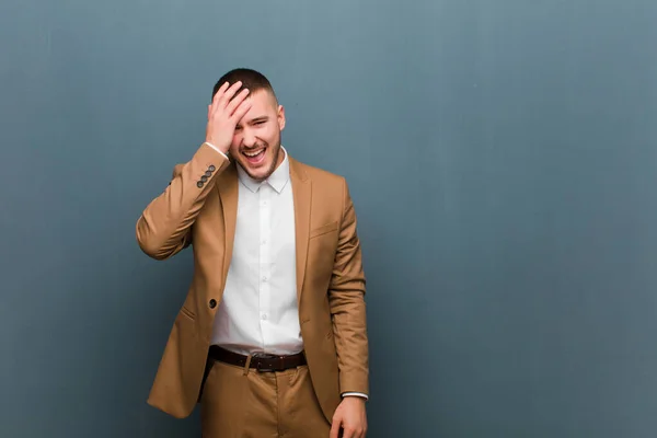Young Handsome Businessman Laughing Slapping Forehead Saying Doh Forgot Stupid — Stock Photo, Image