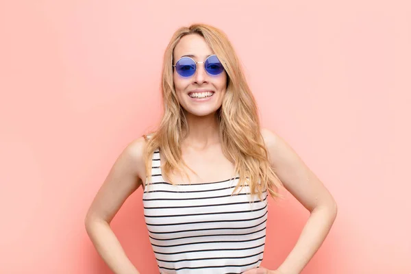 Young Pretty Blonde Woman Looking Happy Goofy Broad Fun Loony — ストック写真